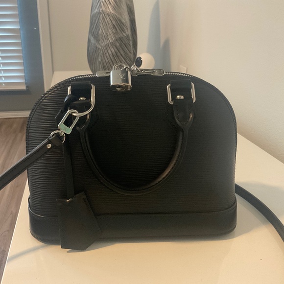 Louis Vuitton Handbags - Louis Vuitton purse